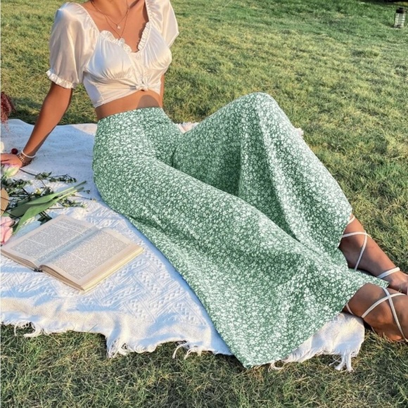 SHEIN Pants - NWOT SHEIN Green Floral Zip Up Flowy Wide Leg Pants Women’s Size Small